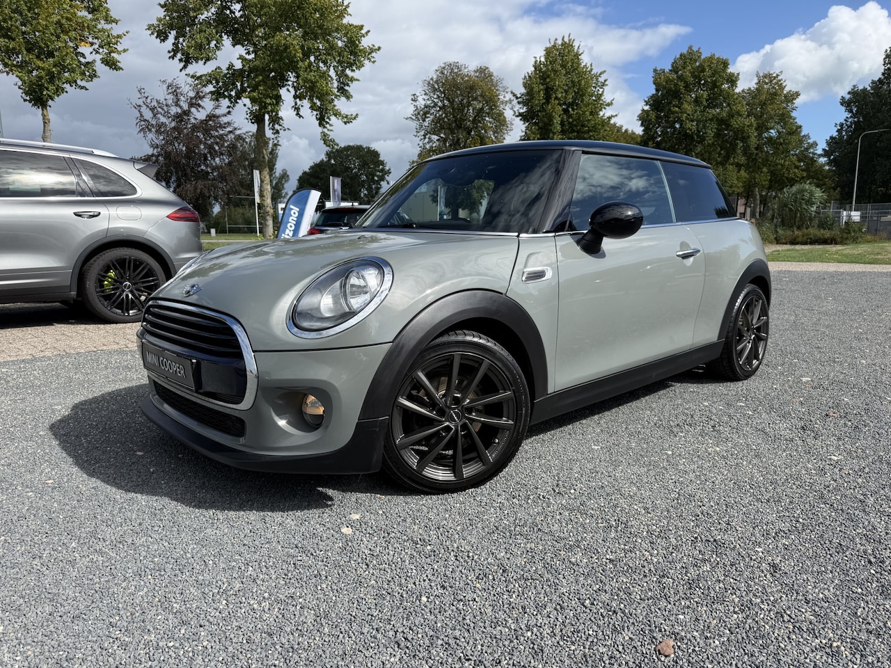 MINI 3-Deurs - 1.5 Cooper Pepper. Navi,stoelverw.Camera. Moonwalk Grey ! - AutoWereld.nl