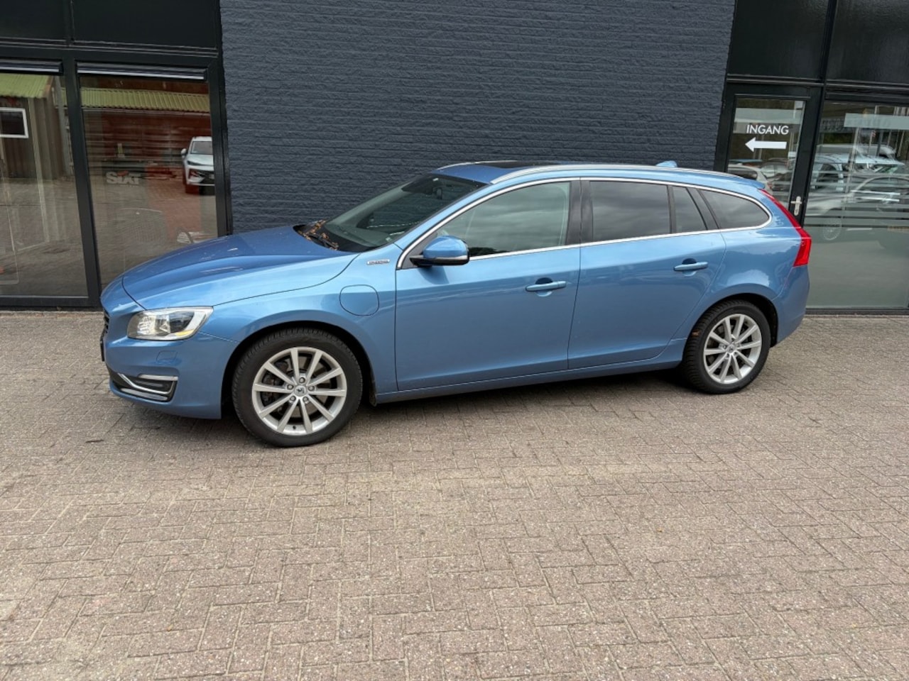Volvo V60 - 2.4 D6 AWD PL.I SUM. - AutoWereld.nl