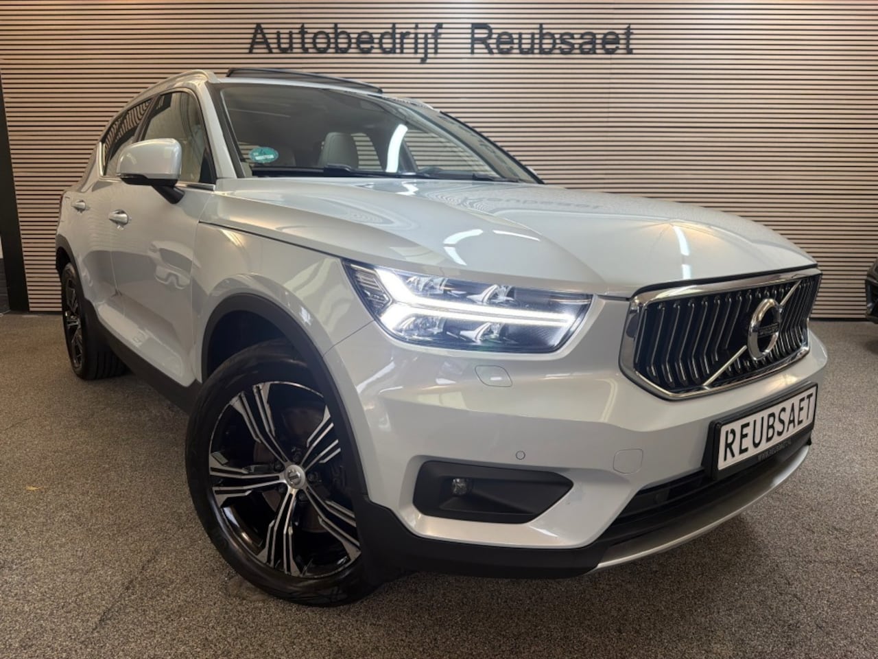 Volvo XC40 - 1.5 T5 Recharge Inscription Panodak Trekhaak Clima Cruise Leder Keyless Incl 12Mnd Garanti - AutoWereld.nl