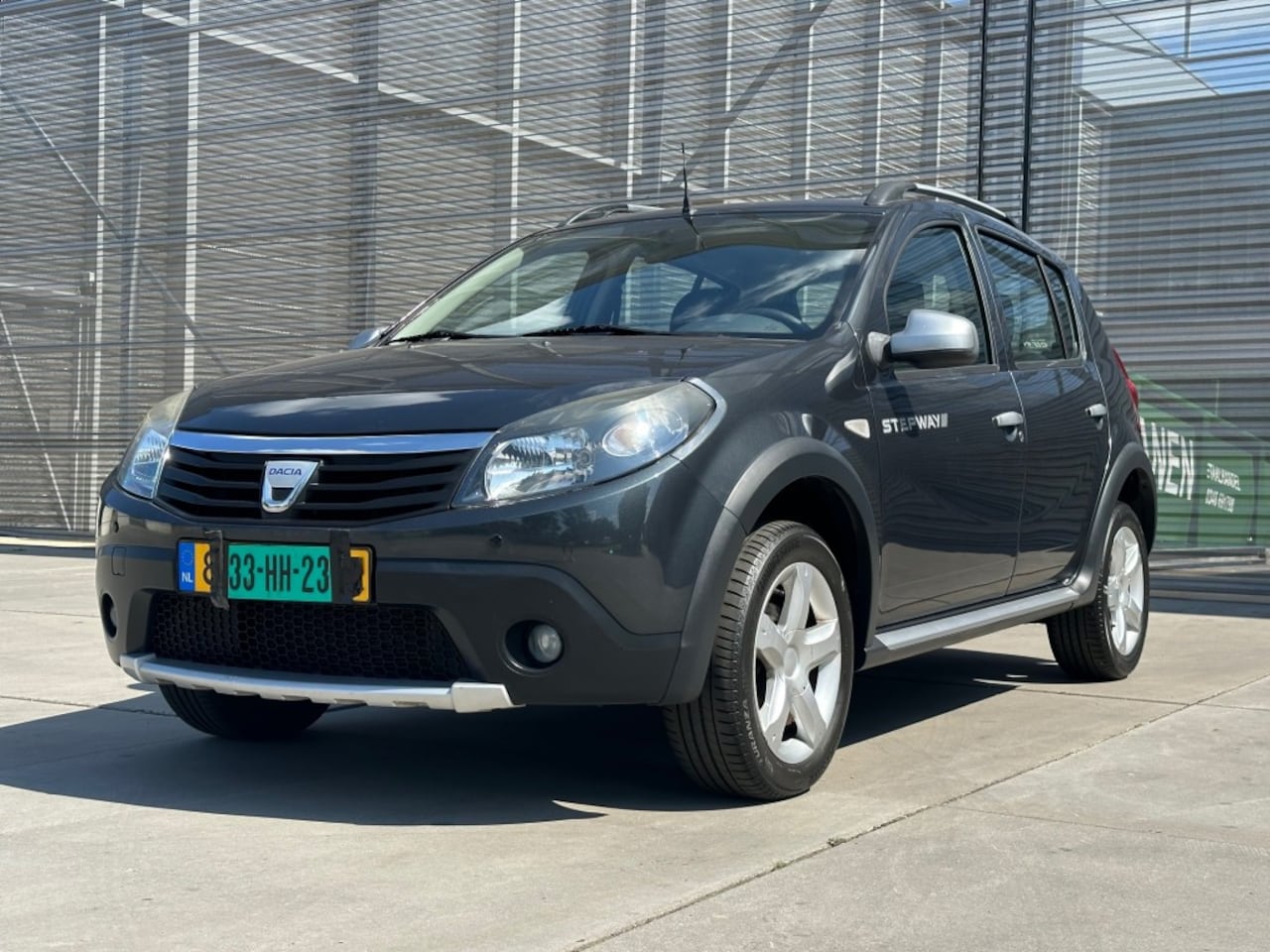 Dacia Sandero Stepway - 1.6 STEPWAY AIRCO/LM VELGEN !! - AutoWereld.nl