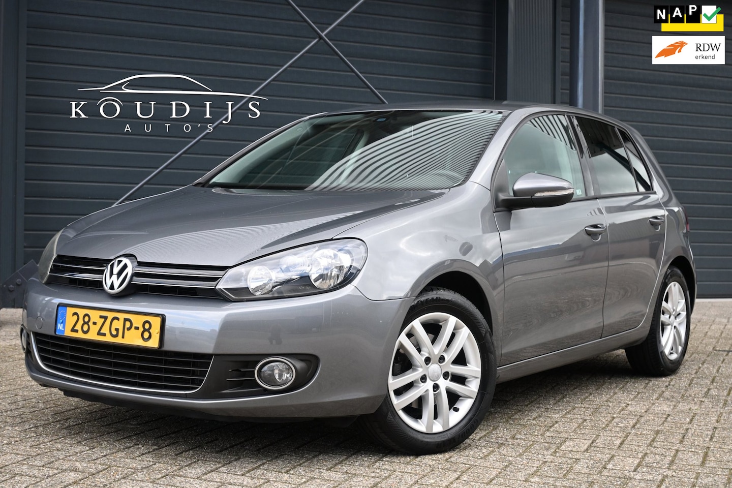 Volkswagen Golf - 1.2 TSI Highline BlueMotion 1.2 TSI Highline BlueMotion, Cruise, Climate, Bluetooth, Trekhaak, Dealer onderhouden - AutoWereld.nl