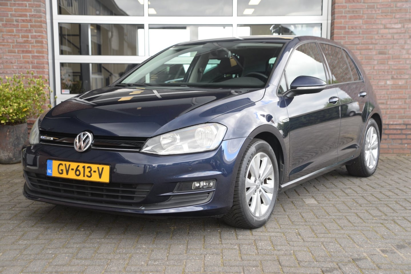 Volkswagen Golf - 1.0 TSI Comfortline | Trekhaak | Navigatie | Park Assist | NL Auto | - AutoWereld.nl