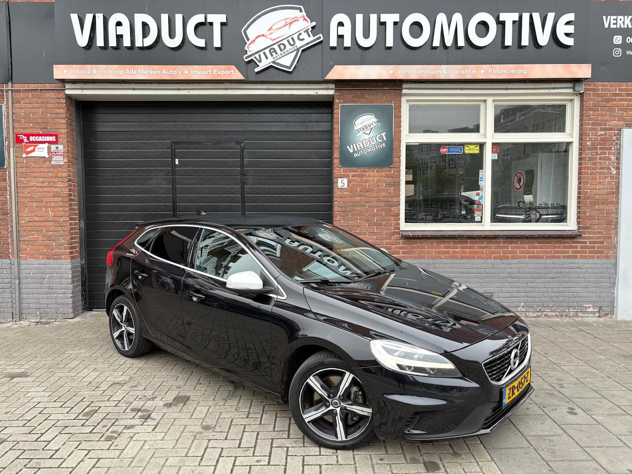 Volvo V40 - 1.5 T3 Polar+ Sport R-Design Automaat Glas Dak Harman Kardon NL Auto - AutoWereld.nl