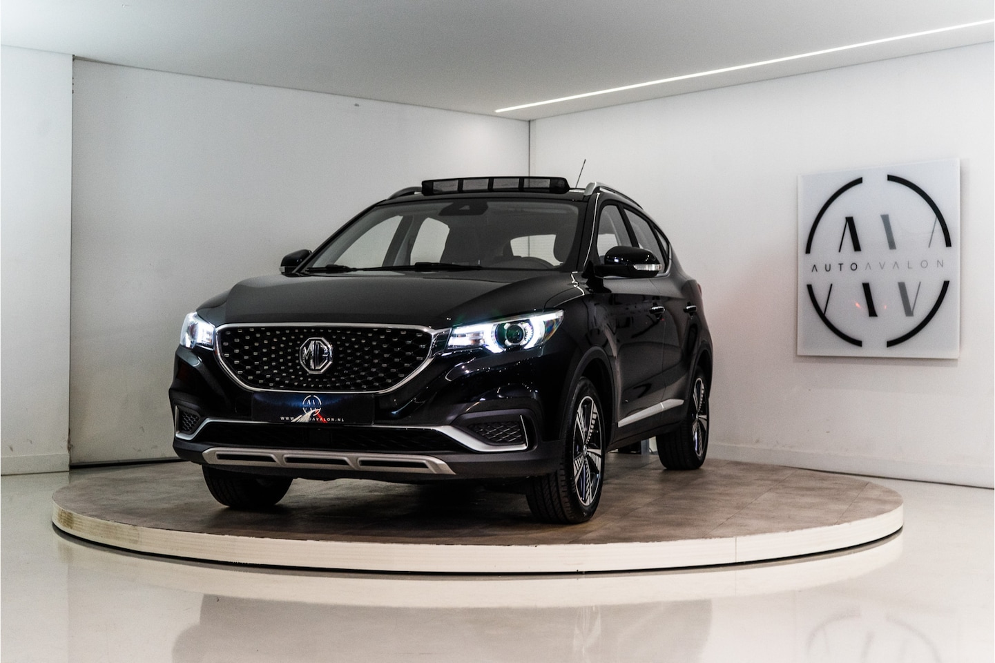 MG MG ZS EV - Luxury 45 kWh 143PK | Panoramadak | Keyless | Elektr. Stoelen | VOL! Garantie - AutoWereld.nl