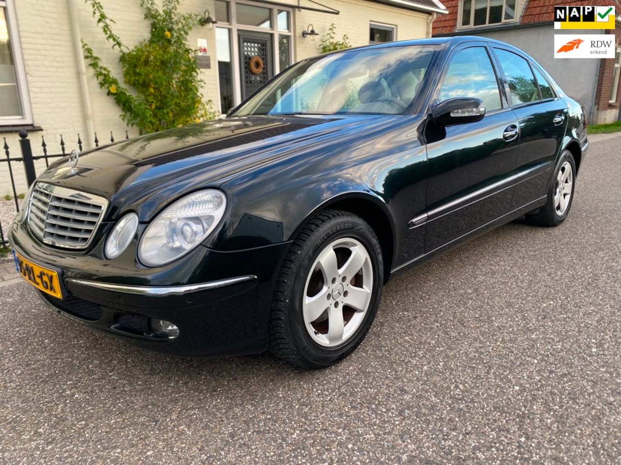 Mercedes-Benz E-klasse - 240 Elegance automaat,trekhaak,NAP. - AutoWereld.nl