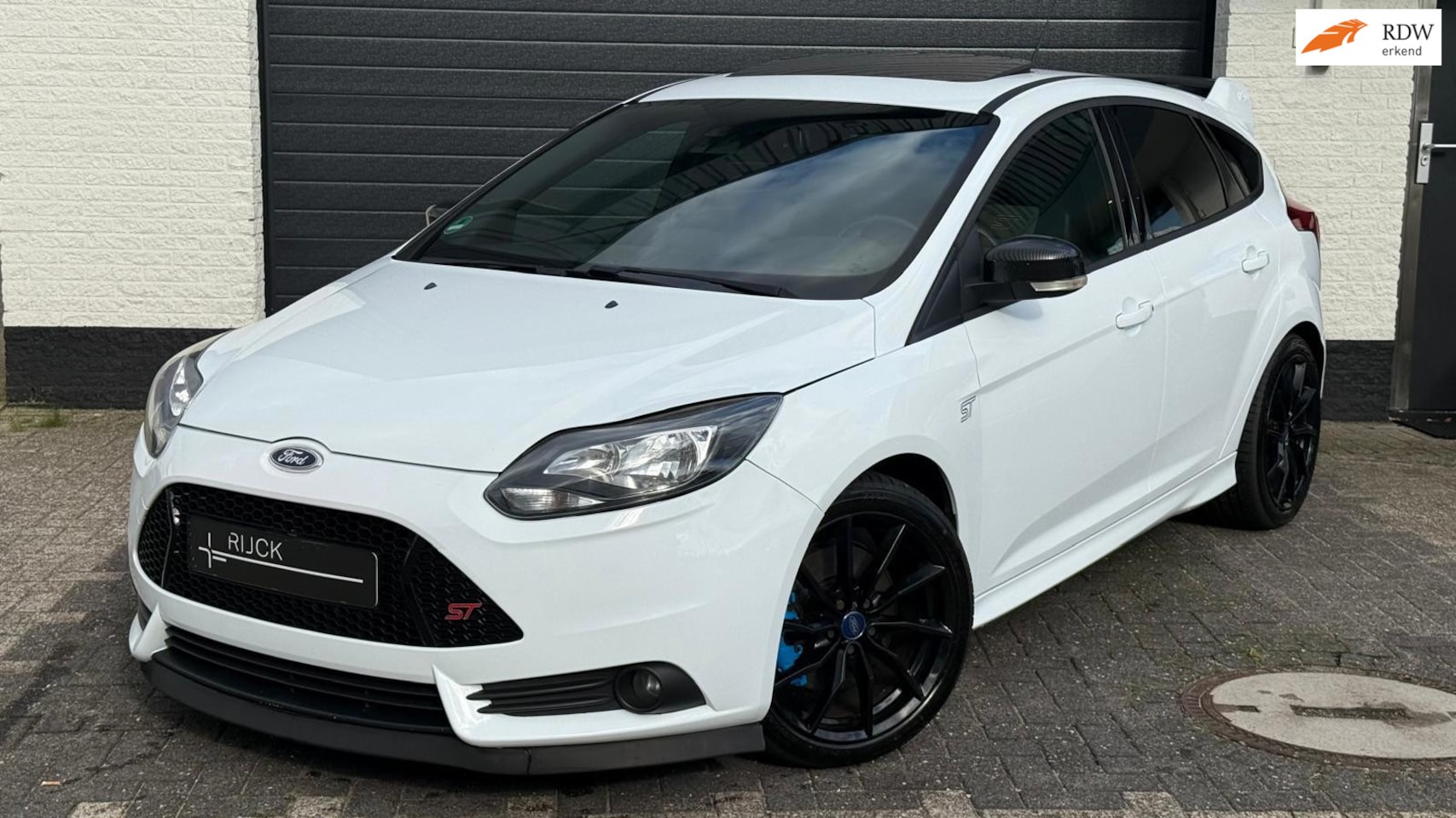 Ford Focus - 2.0 EcoBoost ST-3 2.0| Recaro | Schuifdak | RS | Bull-X | Nieuwe Turbo - AutoWereld.nl