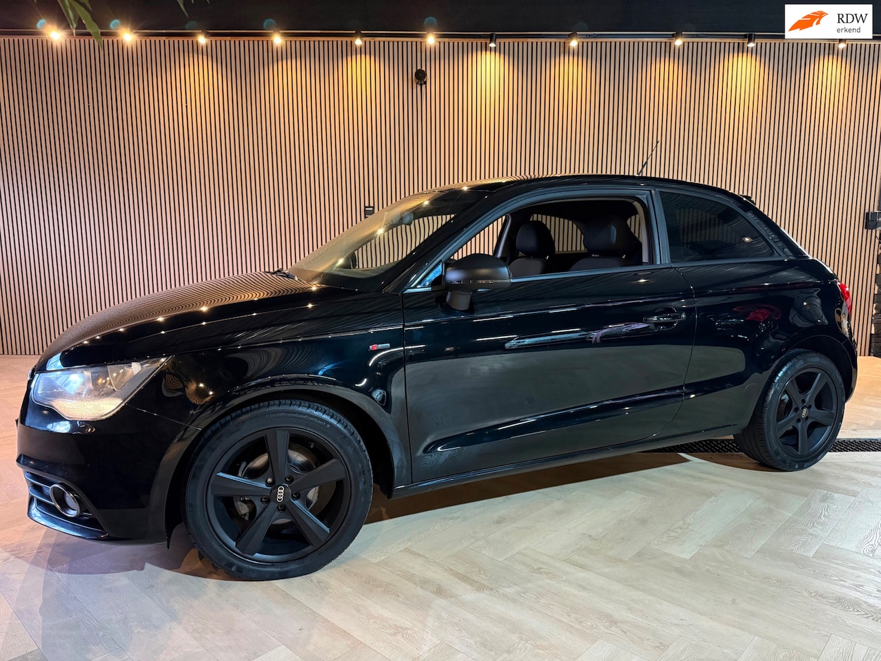 Audi A1 - 1.2 TFSI S-Line | Black on Black | Stoelverwarming | PDC - AutoWereld.nl
