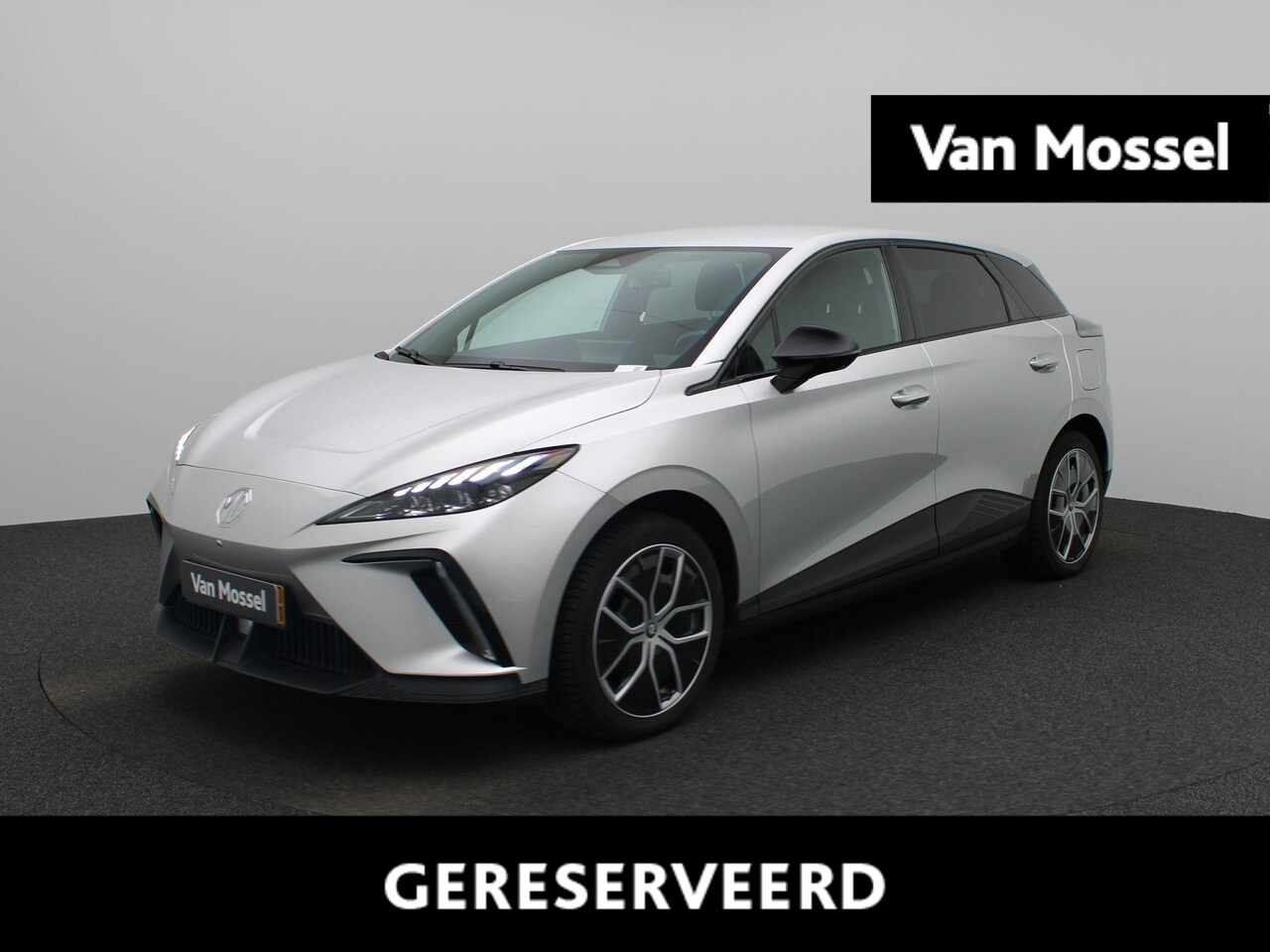 MG MG4 - 64kWh Luxury Long Range | Navi | 360 Camera | Led Koplampen | Apple Carplay | Keyless Entr - AutoWereld.nl