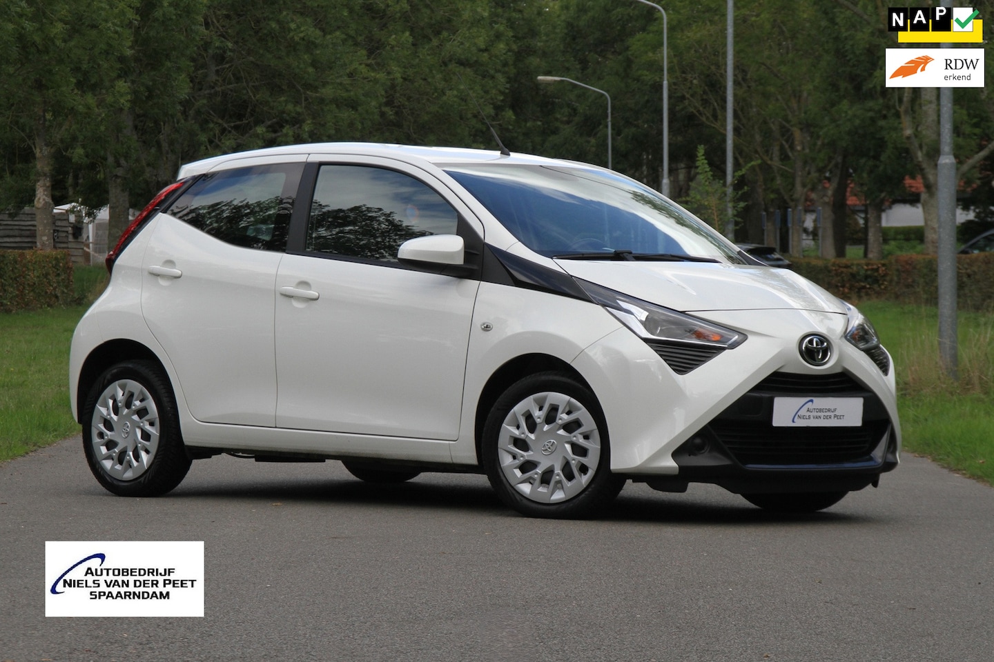 Toyota Aygo - 1.0 VVT-i x-play / Van 1e eigenaar / Apple Carplay en Android Auto / Achteruitrijcamera / - AutoWereld.nl