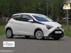 Toyota Aygo - 1.0 VVT-i x-play / Van 1e eigenaar / Apple Carplay en Android Auto / Achteruitrijcamera /