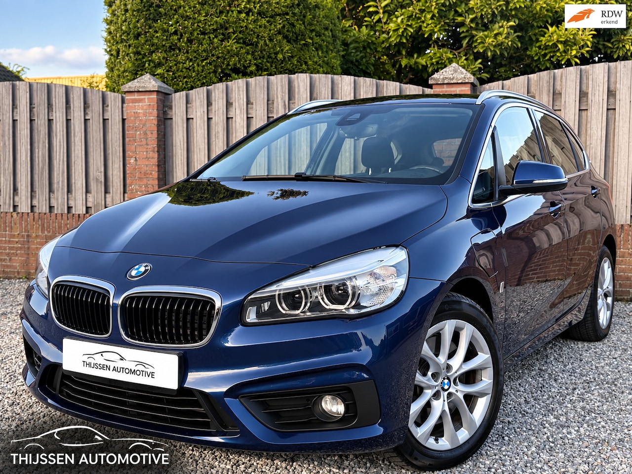 BMW 2-serie Active Tourer - 225xe PHEV iPerformance Centennial Executive NAVIGATIE CLIMATECONTROL P-SENSOREN E-KLEP - AutoWereld.nl