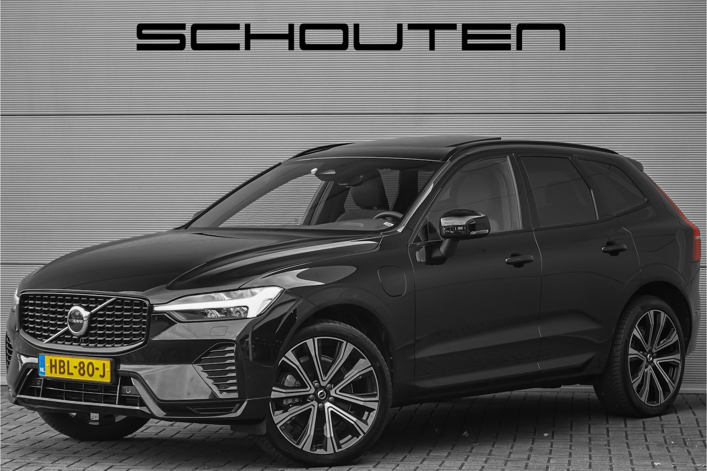 Volvo XC60 - 2.0 T6 Plug-in hybrid AWD Plus Dark Pano Trekhaak ACC - AutoWereld.nl