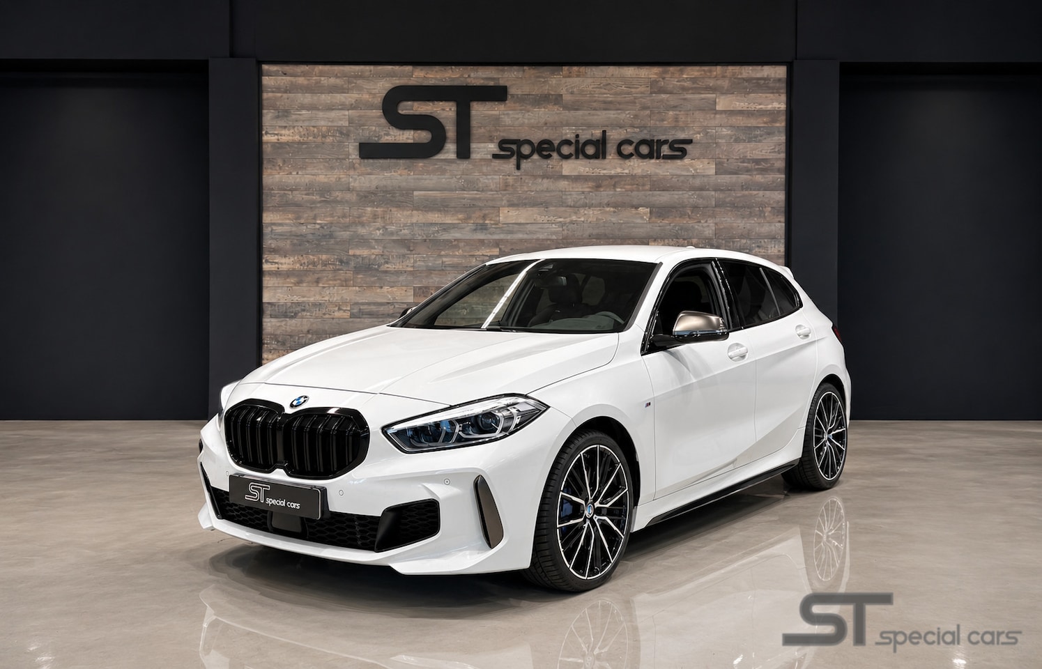 BMW 1-serie - M135i xDrive|Harman|HUP|Memory|Leder|Virtual - AutoWereld.nl