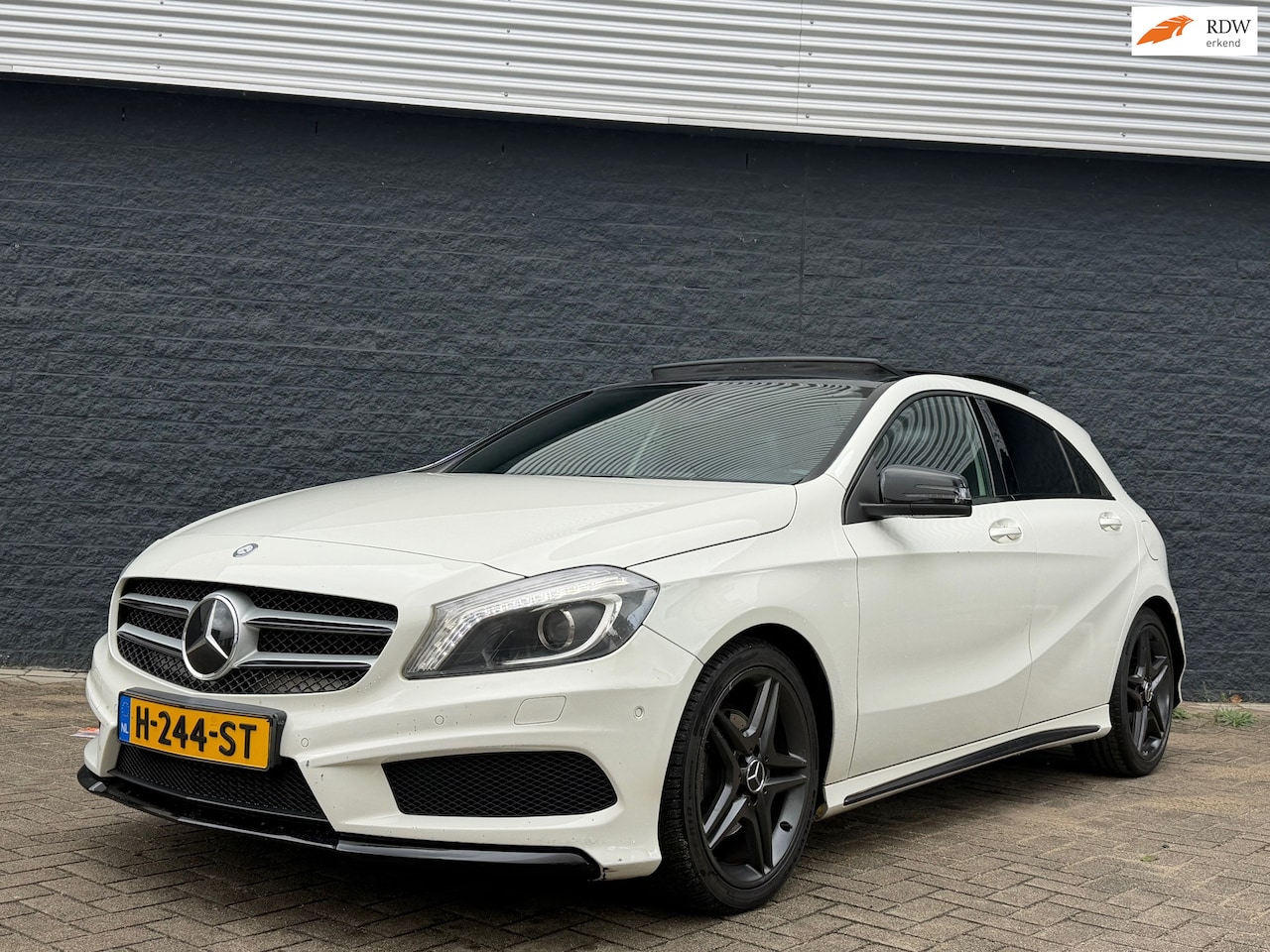 Mercedes-Benz A-klasse - A180 CDI AMG/PANO/AUTOMAAT - AutoWereld.nl
