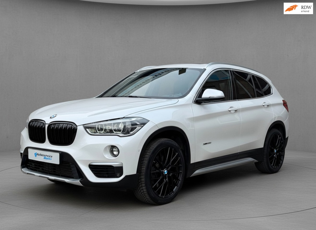 BMW X1 - XDrive25i Executive, 228Pk, leder, navi, cruise, panodak. keyless - AutoWereld.nl