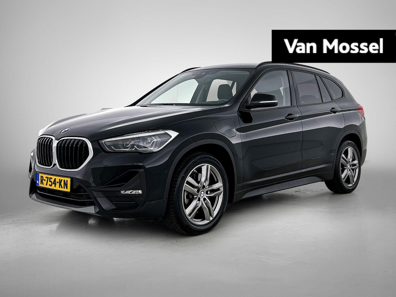 BMW X1 - xDrive25e Executive | Navigatie | Climate control | Parkeersensoren | 17" Lichtmetalen vel - AutoWereld.nl