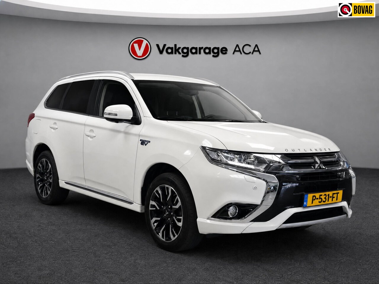 Mitsubishi Outlander - 2.0 PHEV instyle // TREKHAAK // LEDER // CAMERA // OPEN DAK // NAVI // - AutoWereld.nl