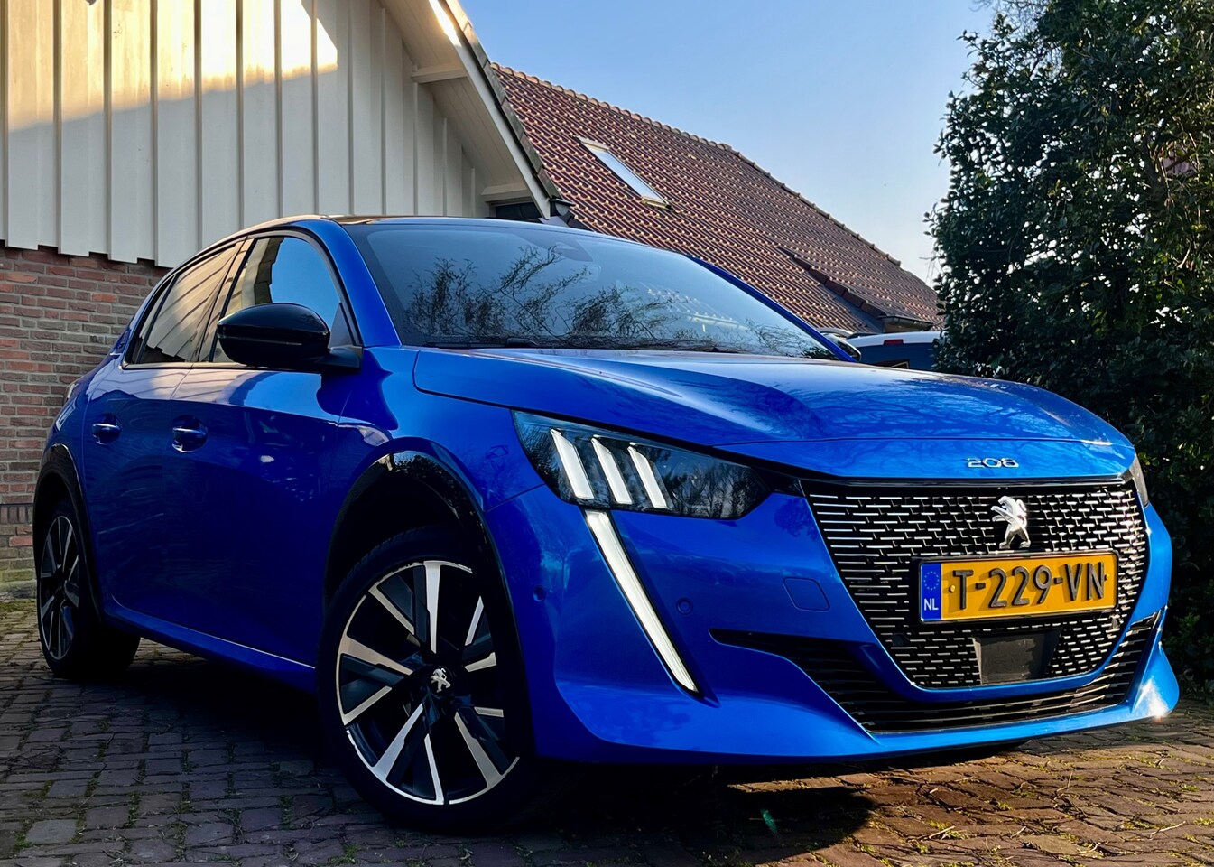Peugeot 208 - 1.2 GT Pack |PANORAMADAK|D.RIEM VERVANGEN|3D Cockpit|Leder|ACC|Sportstoelen|Camera - AutoWereld.nl