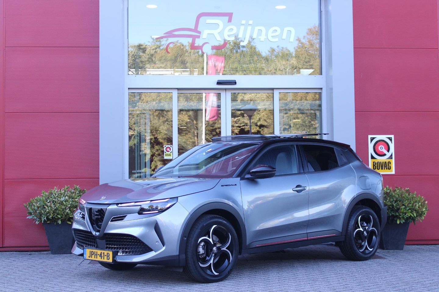 Alfa Romeo Junior - 1.2 145PK IBRIDA SPECIALE | PANORAMA SCHUIF/KANTEL DAK | TECHNO PACK: LED MATRIX KOPLAMPEN - AutoWereld.nl