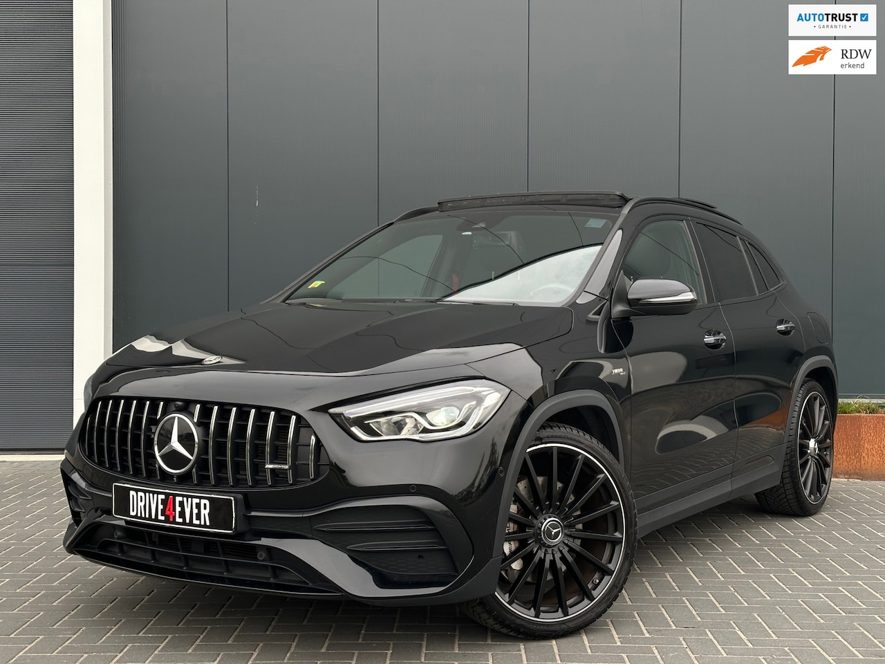 Mercedes-Benz GLA-Klasse - AMG 35 4MATIC FULL PANO|LAGE KMSTAND|LEDER|SPORTVELGEN - AutoWereld.nl