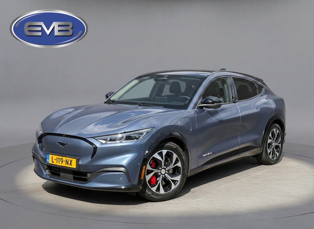 Ford Mustang Mach-E - Extended AWD 98 kWh, panoramadak, leder, 1 e eigenaar, vol opties! NL auto met nap - AutoWereld.nl