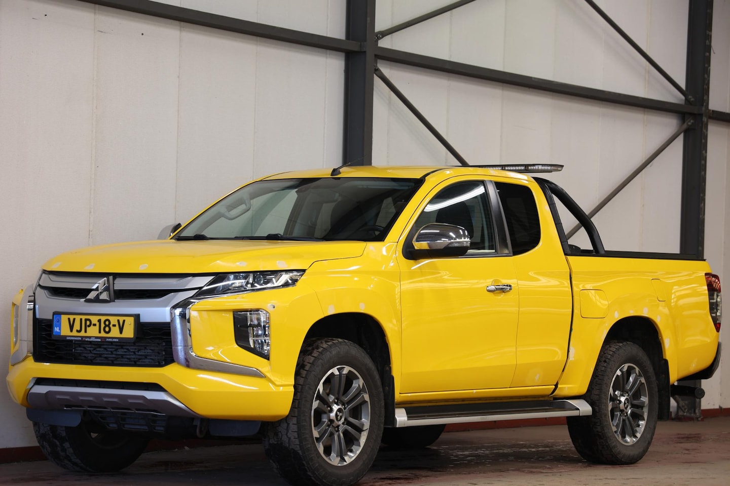 Mitsubishi L 200 - 2.2 DI-D Club Cab Intense 4X4 4WD TREKHAAK - AutoWereld.nl