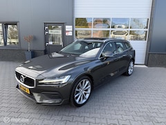 Volvo V60 - 2.0 T4 Momentum Pro / Panoramadak / Pilot Assist