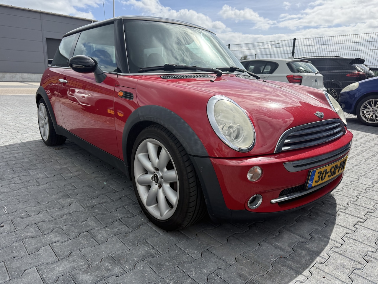 MINI 3-Deurs - 1.6 Cooper Chili. Half leer,climate/cruise. NL auto ! lage km stand !! - AutoWereld.nl