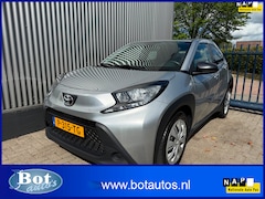Toyota Aygo X - 1.0 VVT-i MT Play / 3X AYGO X OP VOORRAAD / APPLE CARPLAY / CAMERA / AIRCO / CRUISE CONTRO