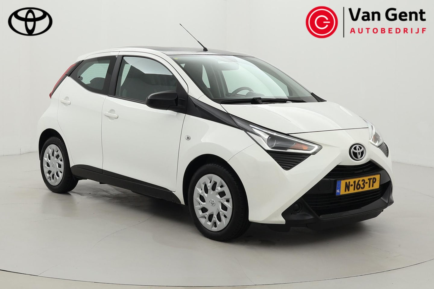 Toyota Aygo - 1.0 VVT-i x-play | Apple Carplay / Android Auto | Airco | Camera | DAB | Bluetooth - AutoWereld.nl