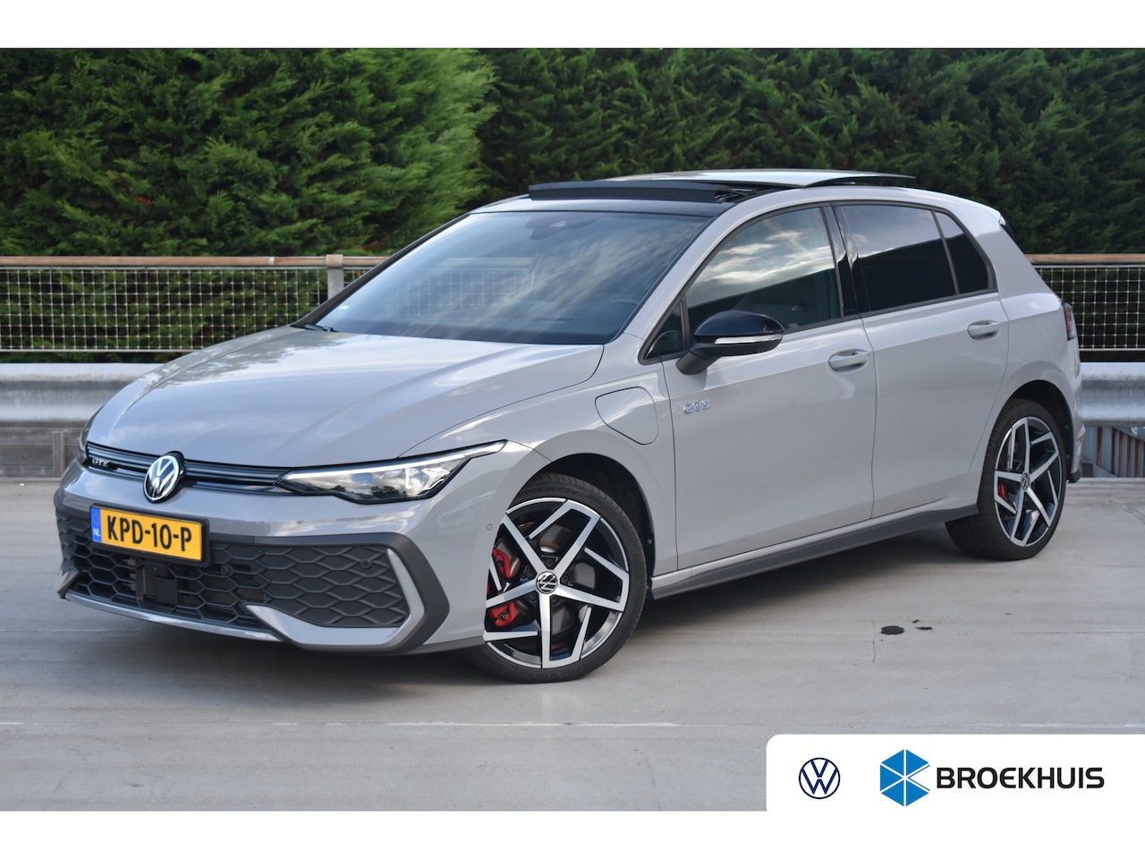 Volkswagen Golf - 1.5 TSI eHybrid 272PK GTE | Schuif-kanteldak | IQ Light LED Matrix | Travel Assist | Head- - AutoWereld.nl