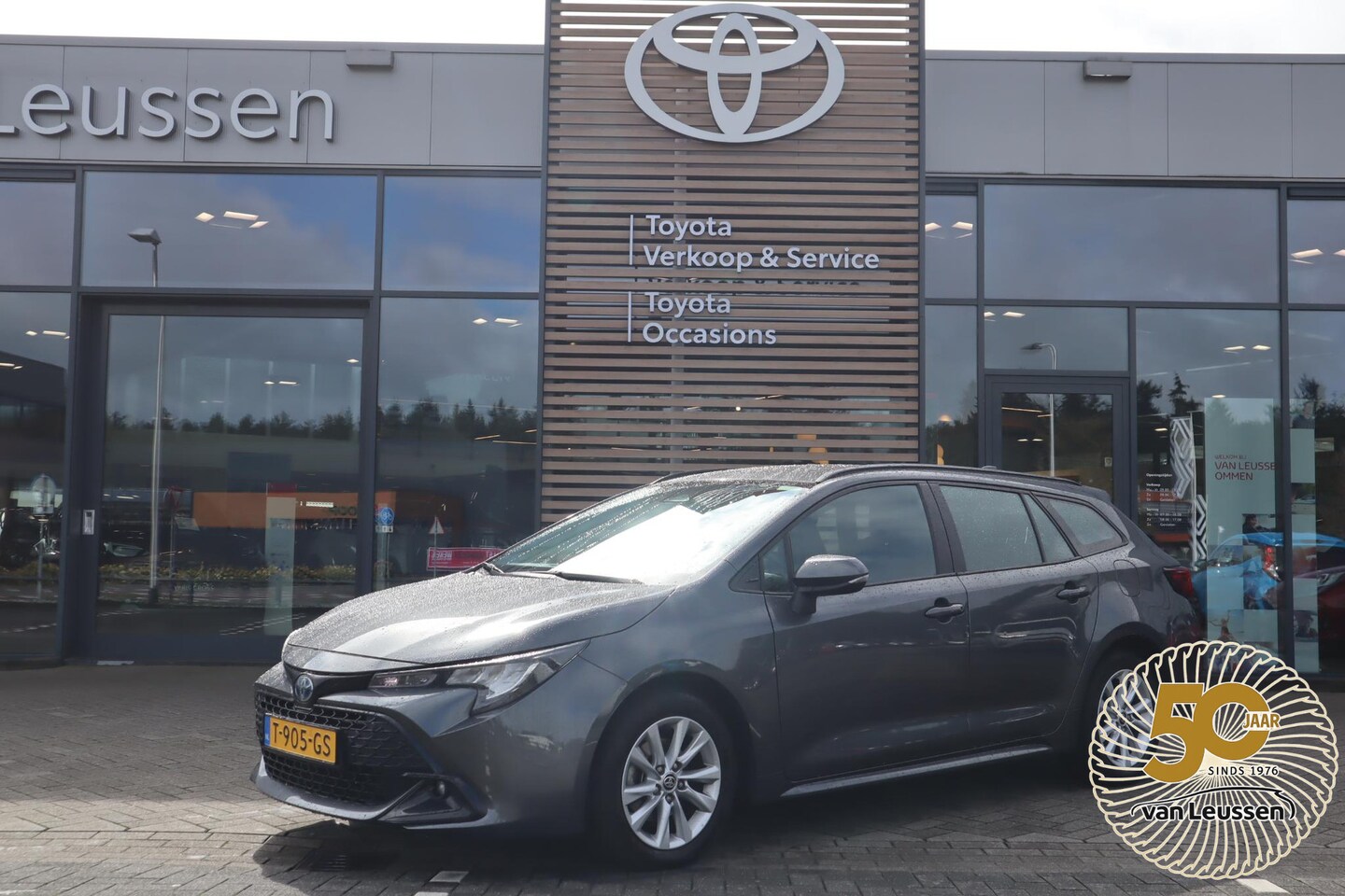 Toyota Corolla Touring Sports - HYBRID 140 NL-AUTO FACELIFT MODEL! 16"LM-VELGEN LED CAMERA AD-CRUISE - AutoWereld.nl