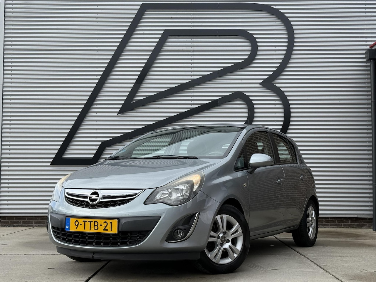 Opel Corsa - 1.4-16V Business+ 1e Eigenaar|Clima|Cruise|Trekhaak|Elek ramen|N.A.P|APK tot 04-2027 - AutoWereld.nl