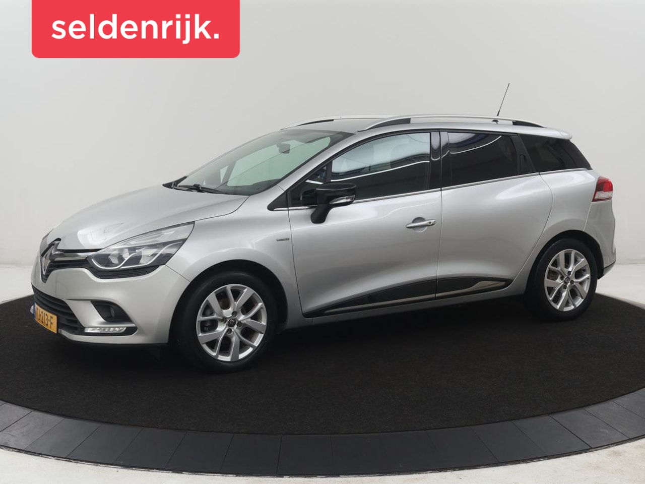 Renault Clio - 0.9 TCe Limited | Cruise control | Park assist | Bluetooth | Navigatie | DAB | Getint glas - AutoWereld.nl