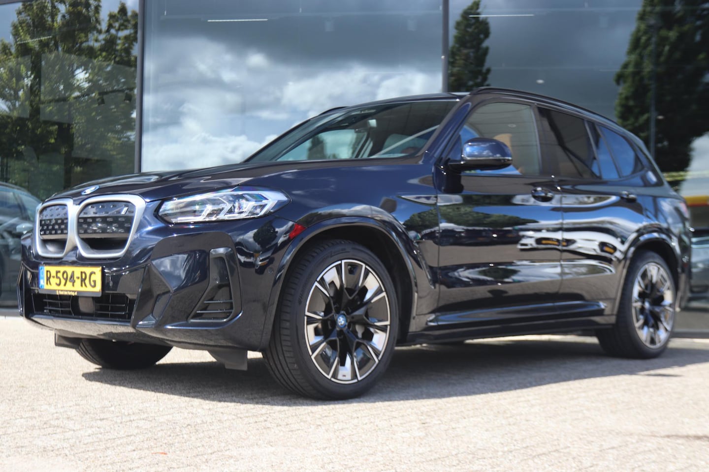BMW iX3 - EXECUTIVE M-SPORT 80 KWH SOH 96.8%| PANO | LEDER | CAMERA | MEMORY | CARPLAY | ACC - AutoWereld.nl