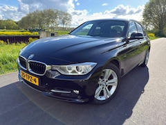BMW 3-serie - 320i High Executive