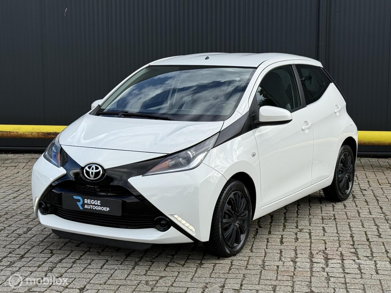 Toyota Aygo - 1.0 VVT-i x-play AIRCO | BLUETOOTH | TOPSTAAT | - AutoWereld.nl