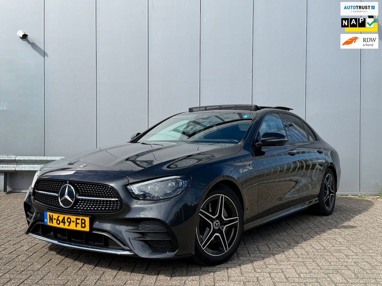 Mercedes-Benz E-klasse - 200 Business Solution AMG | Panoramadak | Burmester | Elektrische stoelen | 360 Camera | D - AutoWereld.nl