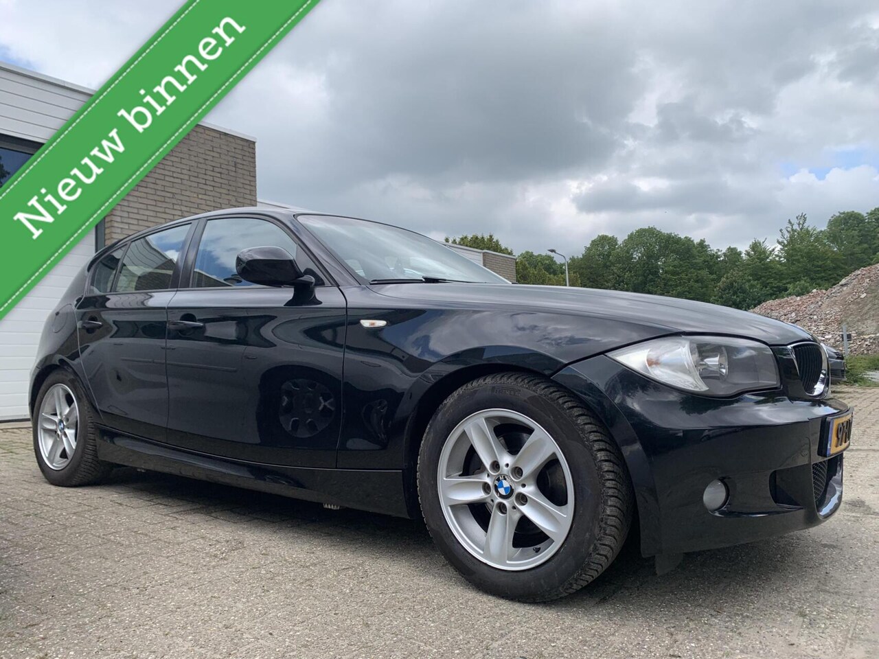 BMW 1-serie - 118i Business M-pakket Navi Leer Airco Elektrische ramen LM velgen - AutoWereld.nl