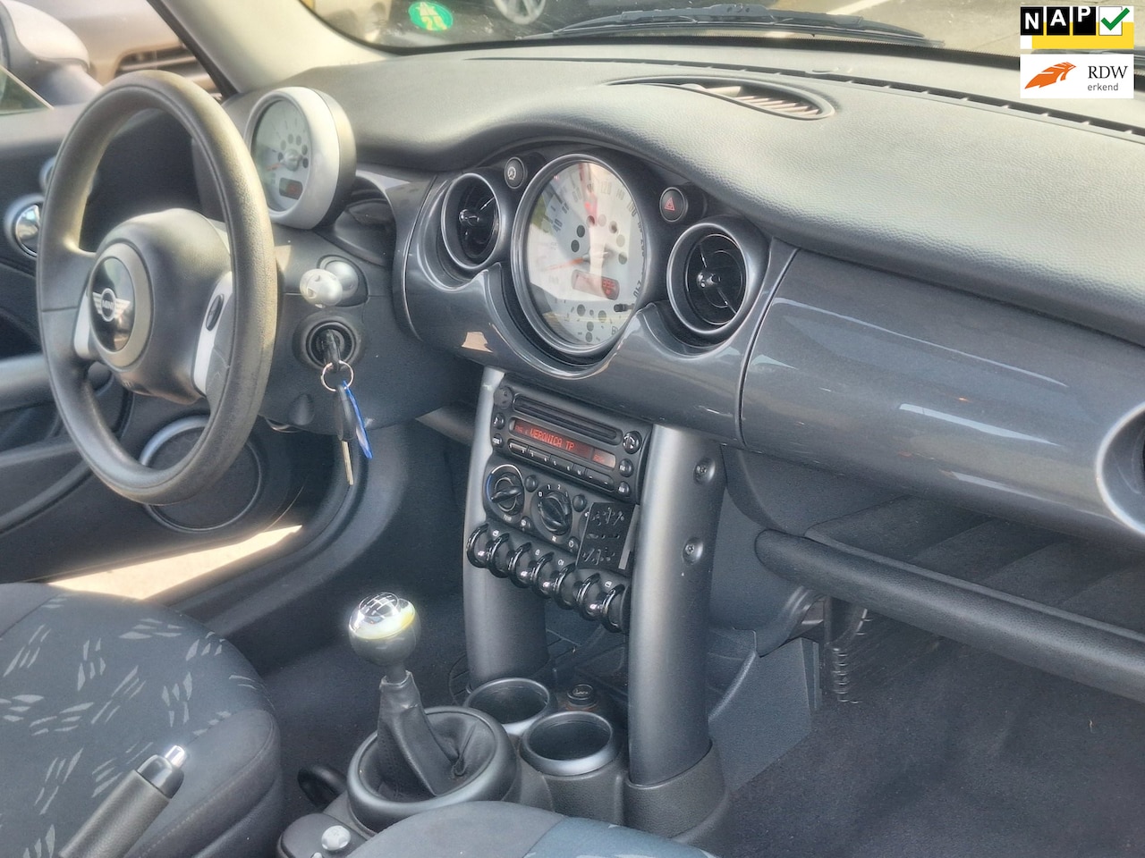 MINI 3-Deurs - € 800,-1.6 One LEES TEKST GOED !!!!!!!!!!! - AutoWereld.nl