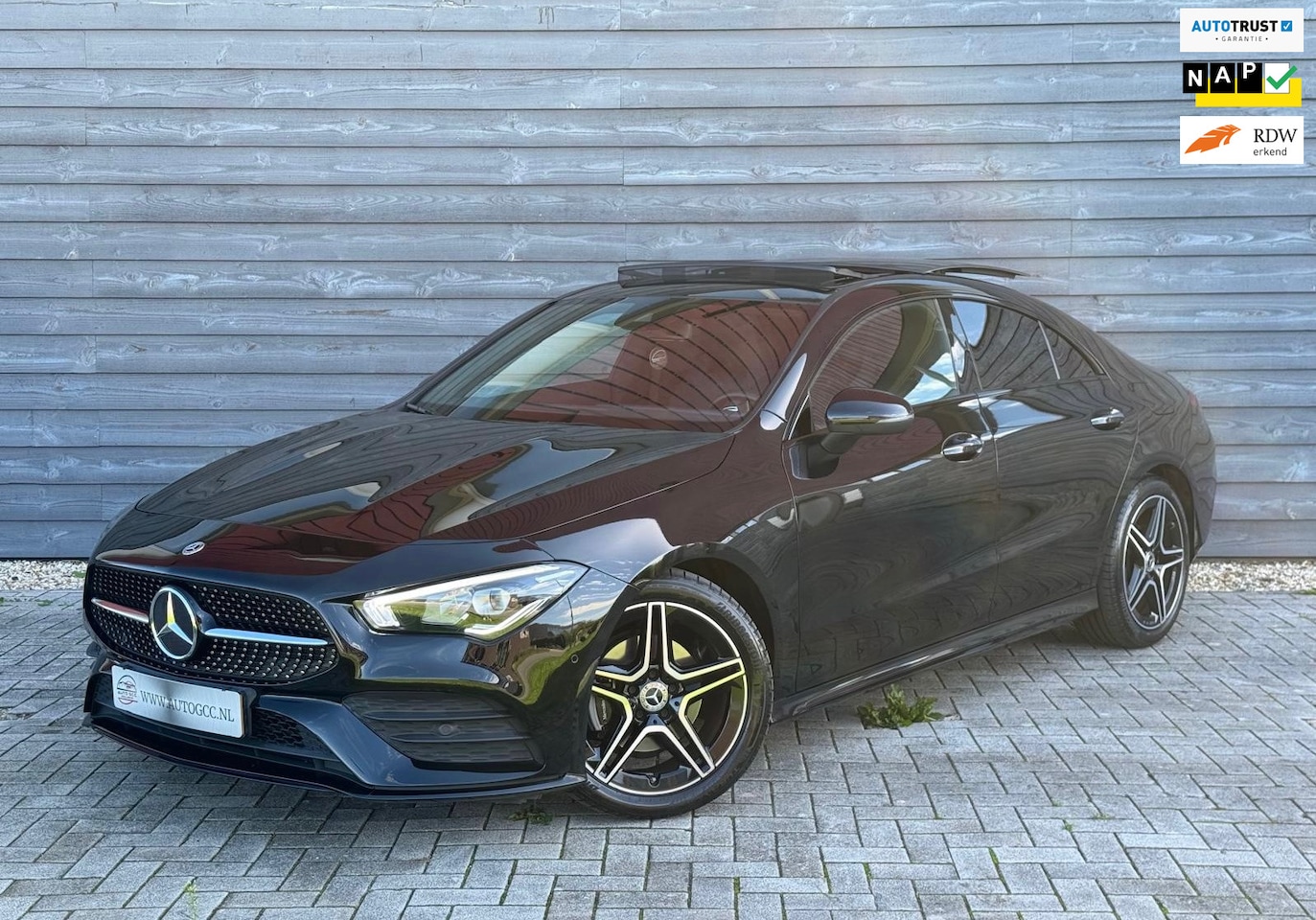 Mercedes-Benz CLA-Klasse - 180 AMG LINE PANO NAP CAMERA KEYLESS AUTOMAAT SFEER BTW - AutoWereld.nl