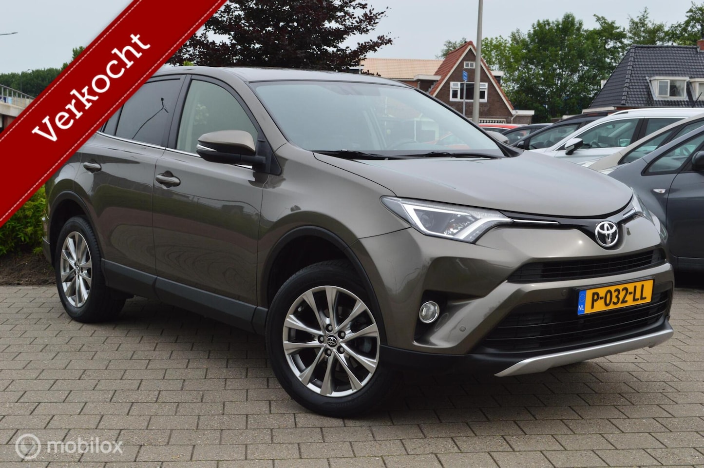 Toyota RAV4 - 2.0 VVT-i AWD Executive Business 2.0 VVT-i AWD Executive Business - AutoWereld.nl