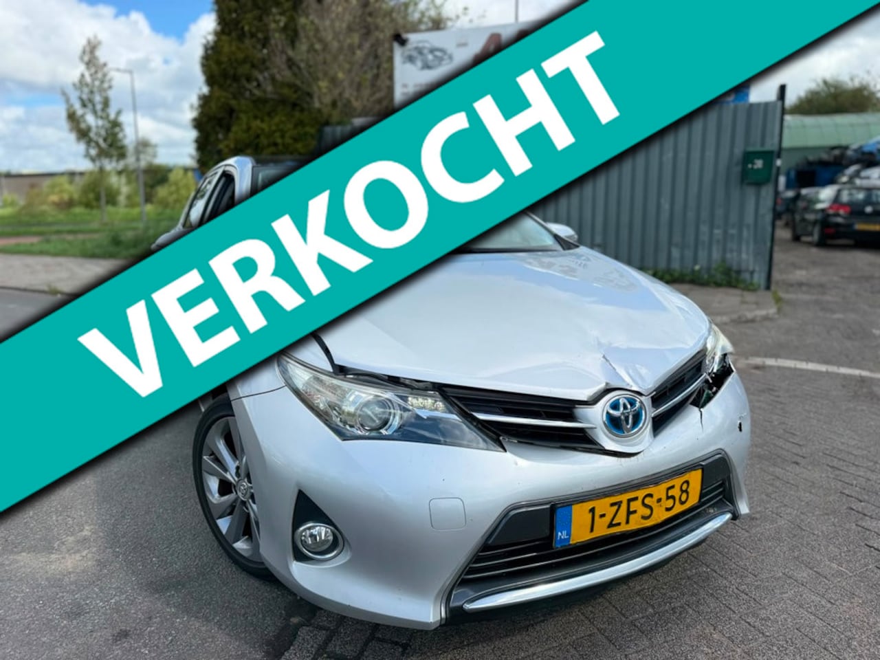 Toyota Auris - 1.8 Hybrid Lease koeler OK lichte schade - AutoWereld.nl
