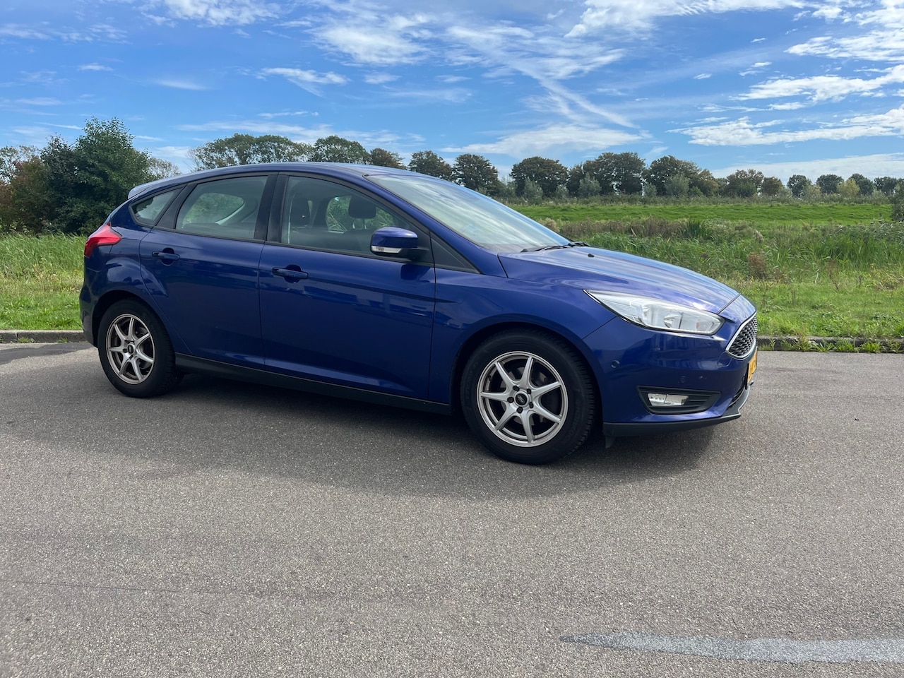 Ford Focus - 1.0 Titanium Edition BJ 2015 ZEER NETTE STAAT AIRCO/CLIMA - AutoWereld.nl