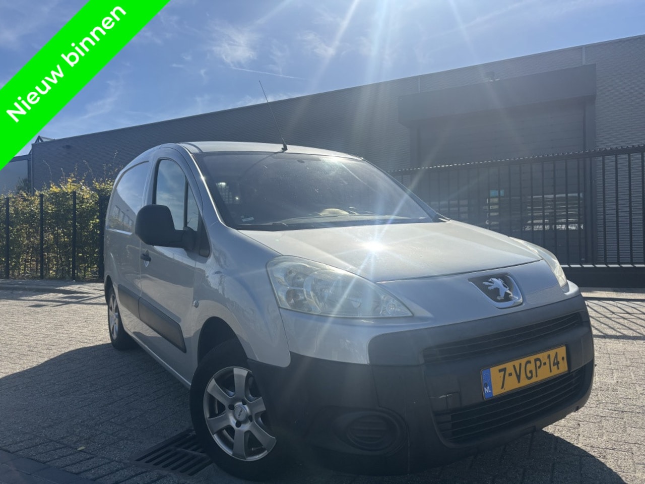 Peugeot Partner - 120 1.6 HDI L1 Navi|Cruise|Airco|Bluetooth - AutoWereld.nl