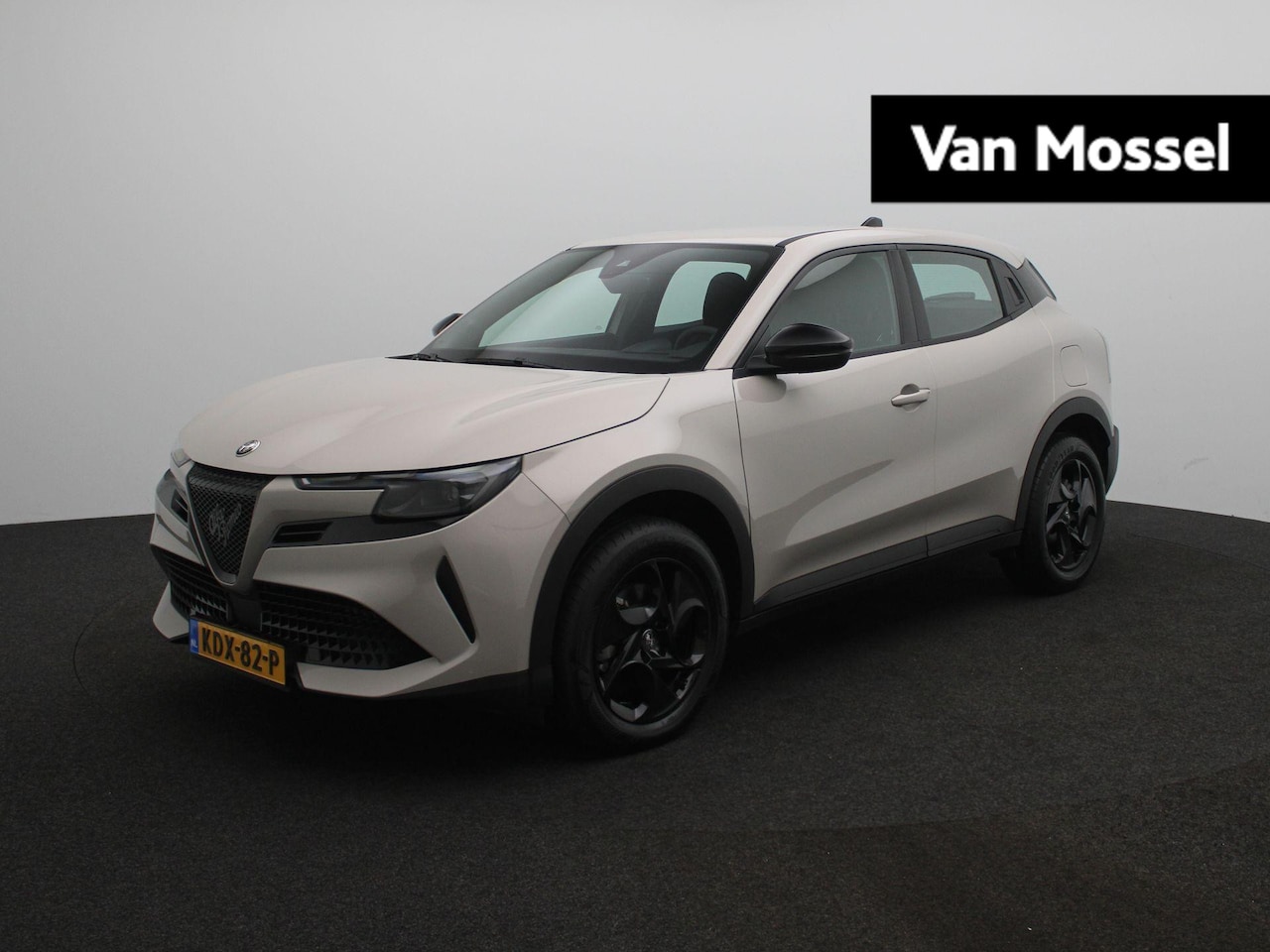 Alfa Romeo Junior - 1.2 Turbo Hybrid Ibrida | Apple Carplay/Android Auto | Parkeersensoren | Climate Control | - AutoWereld.nl
