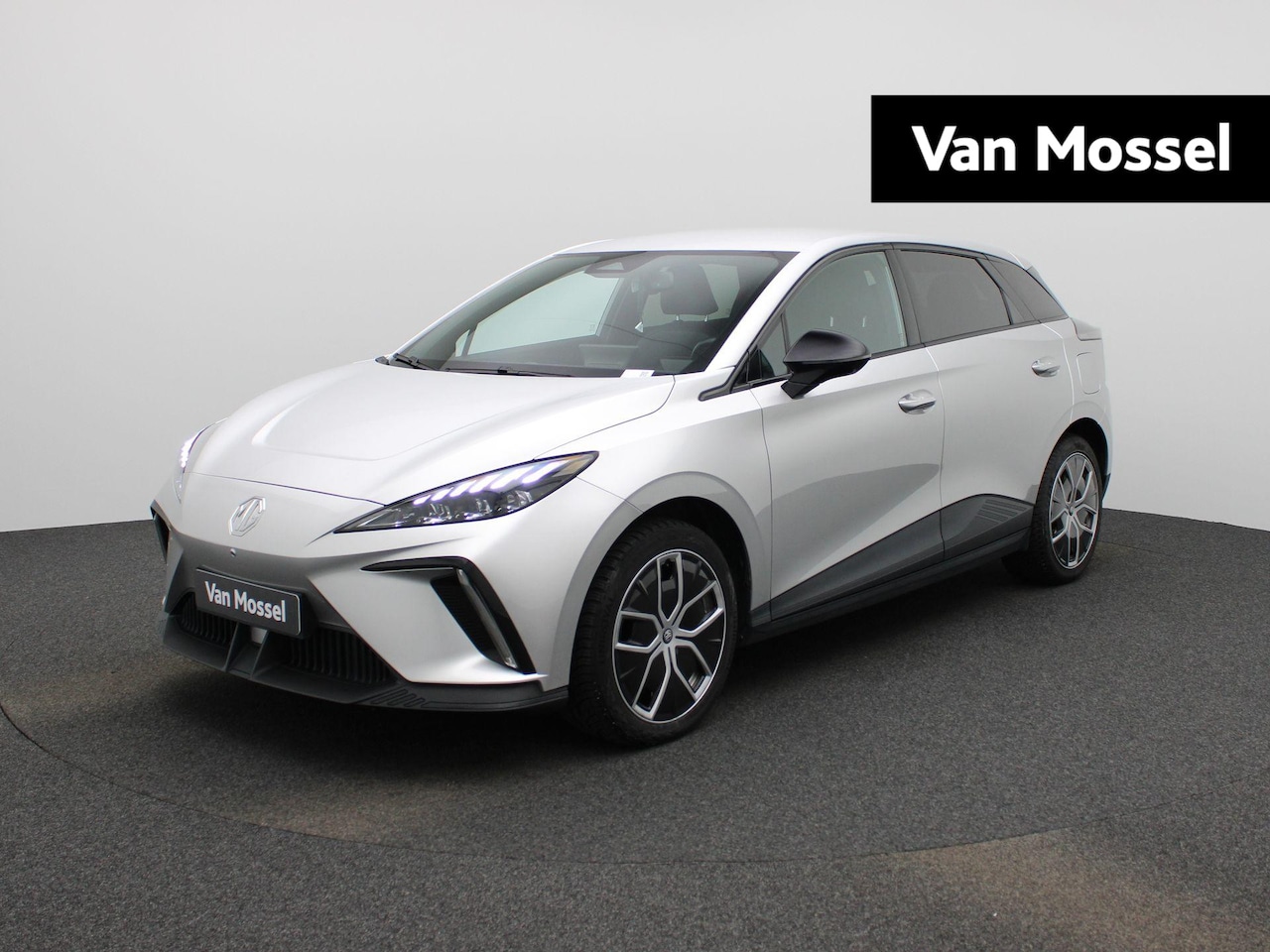 MG MG4 - 64 kWh Luxury | Elektrisch verstelbare stoel | Camera | Carplay | - AutoWereld.nl