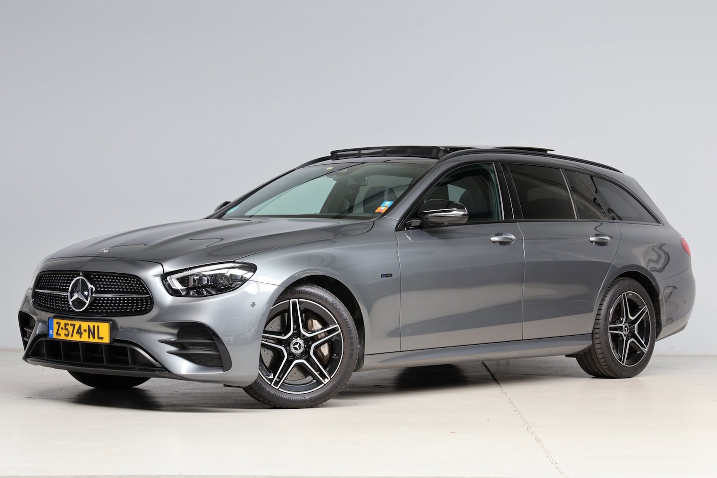 Mercedes-Benz E-klasse Estate - 300 e AMG Line | panoramadak | burmester | elek. stoelen | leder | dodehoek detectie | app - AutoWereld.nl