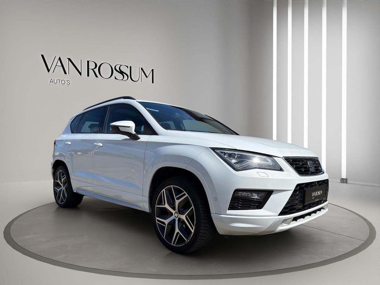 SEAT Ateca - 2.0 TSI 4drive FR Business Intense | Pano | 360 Camera | 19"| Carplay | Led | Trekhaak | - AutoWereld.nl