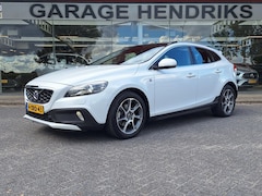 Volvo V40 Cross Country - 1.6 T4 Ocean Race Automaat | Panorama | Leder | Bi Xenon | Trekhaak 1500kg | Navigatie | C